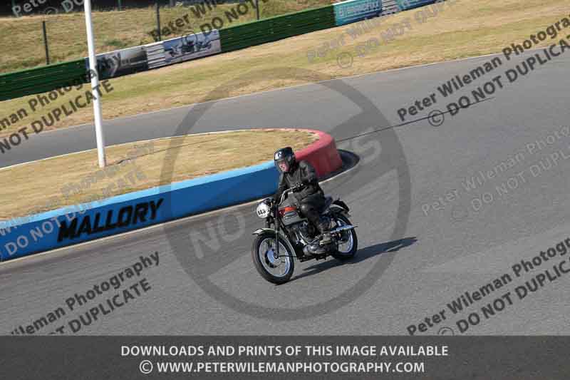 Vintage motorcycle club;eventdigitalimages;mallory park;mallory park trackday photographs;no limits trackdays;peter wileman photography;trackday digital images;trackday photos;vmcc festival 1000 bikes photographs
